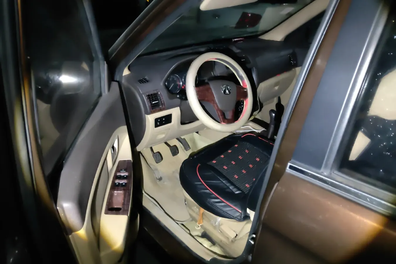 2014 BAIC WeiWang M20 1.5L 116HP L4 5MT,autocango,china used car exporter,china ev exporter,chinese used car exporter,chinese used ev exporter