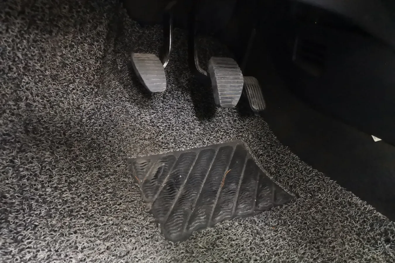 2011 DongFeng Aeolus H30 1.6L 106HP L4 5MT,autocango,china used car exporter,china ev exporter,chinese used car exporter,chinese used ev exporter