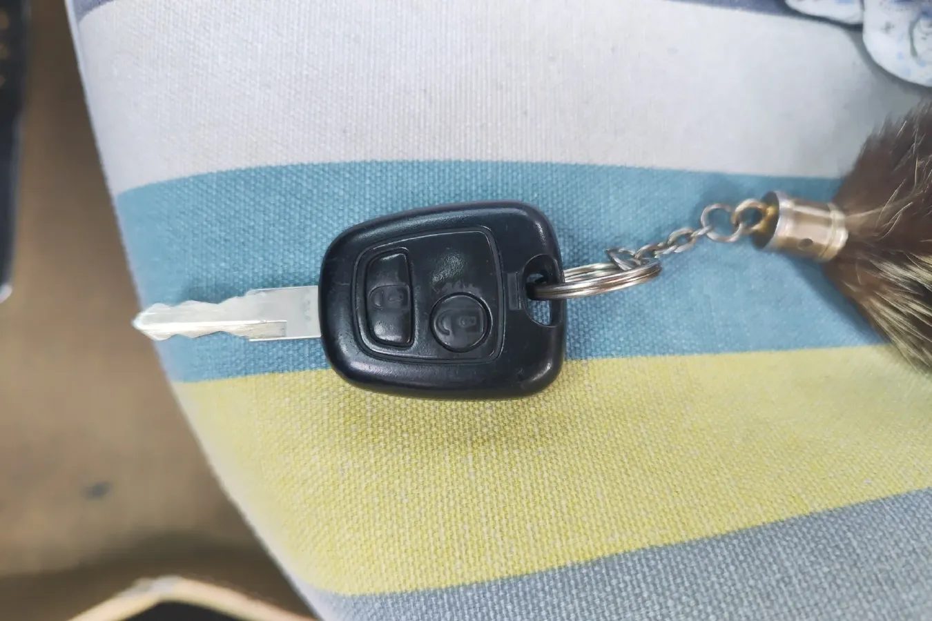 2011 Peugeot 207 1.4L 76HP L4 5MT,autocango,china used car exporter,china ev exporter,chinese used car exporter,chinese used ev exporter