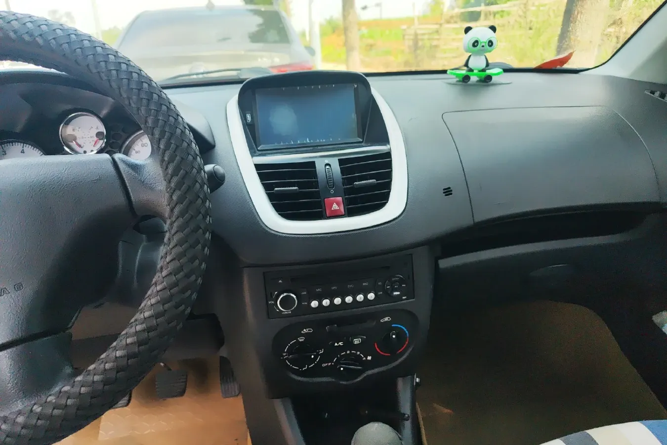 2011 Peugeot 207 1.4L 76HP L4 5MT,autocango,china used car exporter,china ev exporter,chinese used car exporter,chinese used ev exporter