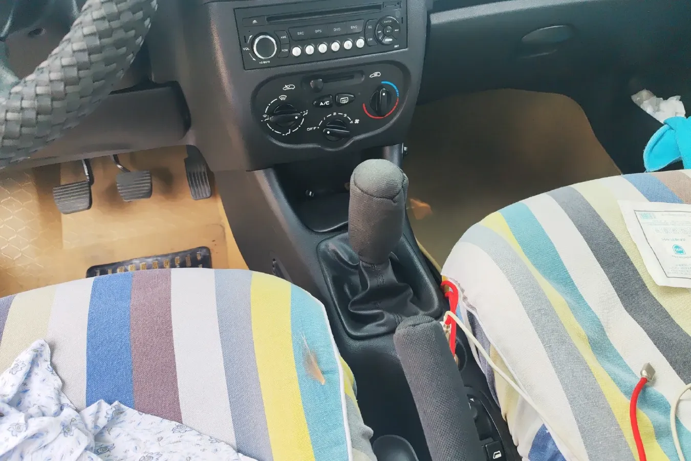 2011 Peugeot 207 1.4L 76HP L4 5MT,autocango,china used car exporter,china ev exporter,chinese used car exporter,chinese used ev exporter