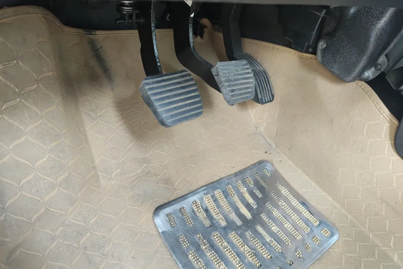 2011 Peugeot 207 1.4L 76HP L4 5MT,autocango,china used car exporter,china ev exporter,chinese used car exporter,chinese used ev exporter