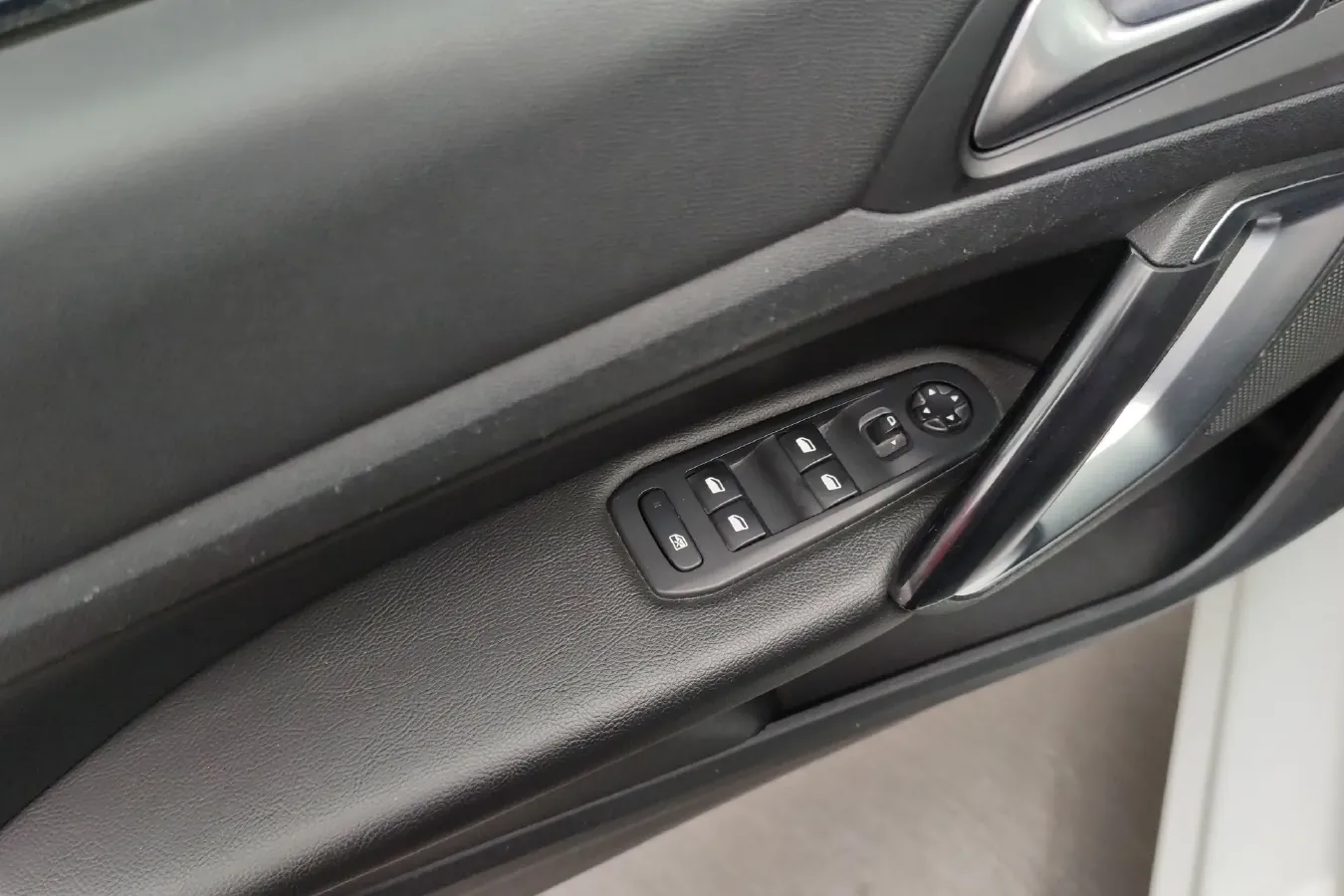 2015 Peugeot 308S 1.2T 136HP L3 6AT,autocango,china used car exporter,china ev exporter,chinese used car exporter,chinese used ev exporter