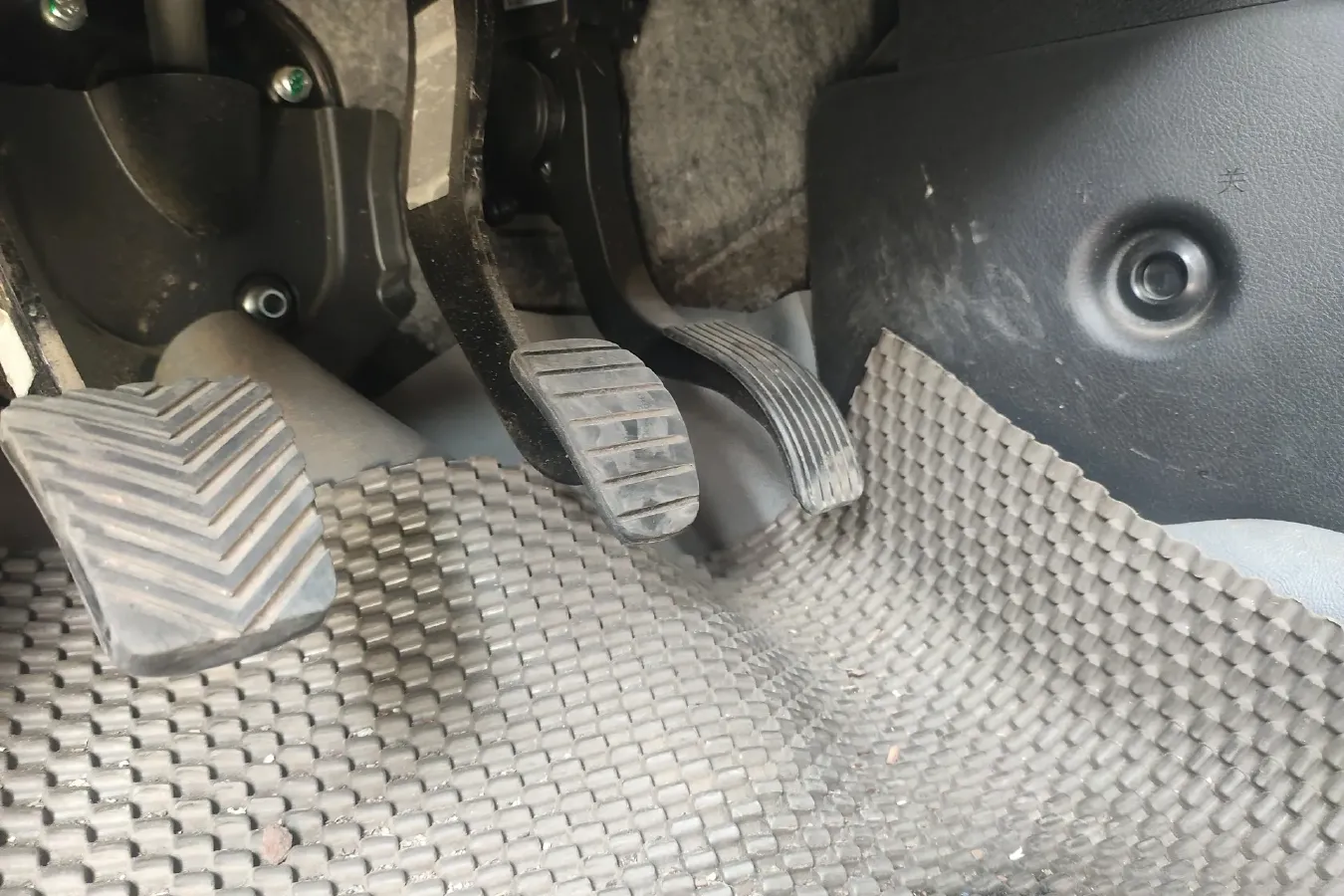 2021 DongFeng Forthing LingZhi Plus 2.0L 133HP L4 6MT,autocango,china used car exporter,china ev exporter,chinese used car exporter,chinese used ev exporter