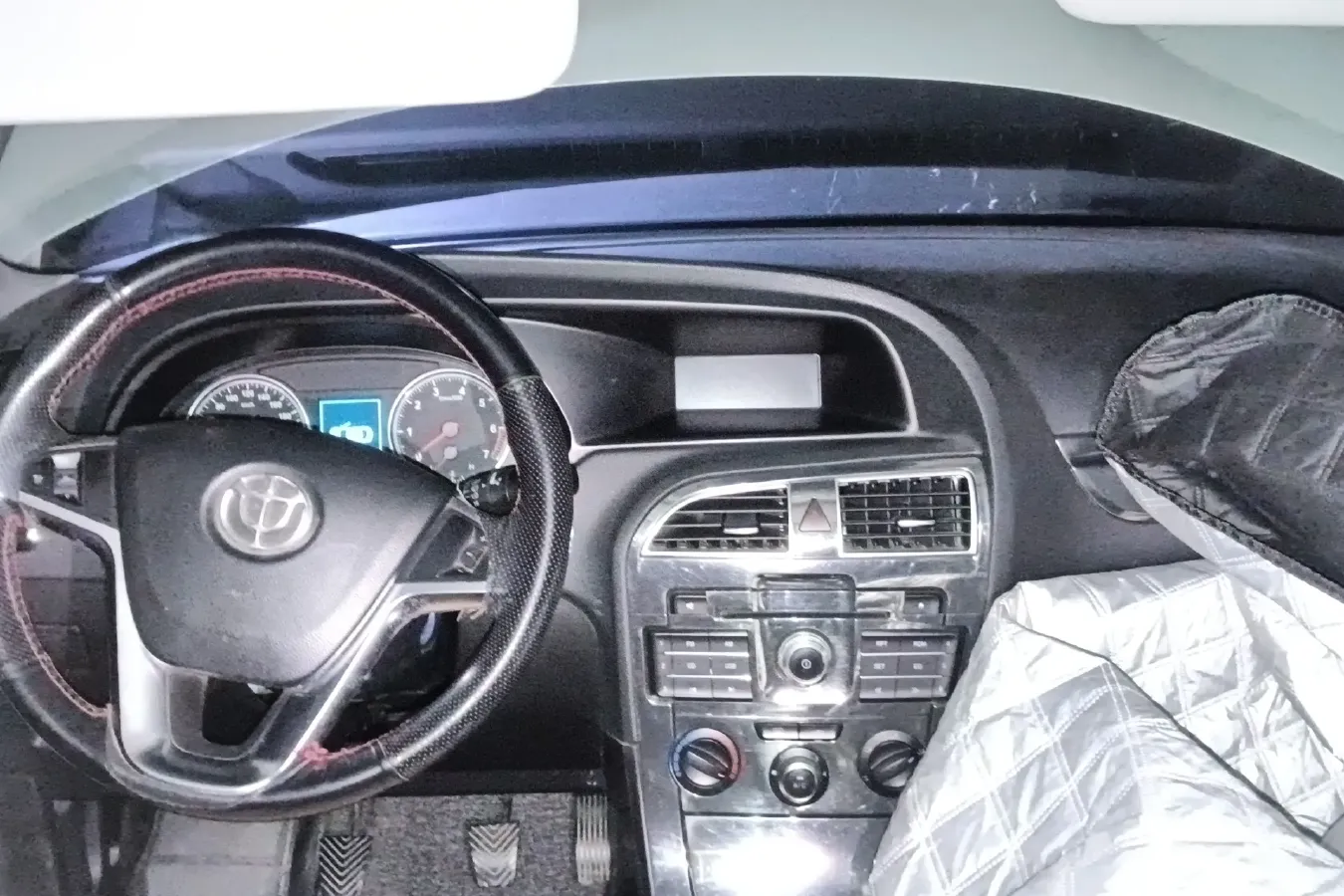 2012 Brilliance Auto V5 1.5T 136HP L4 5MT,autocango,china used car exporter,china ev exporter,chinese used car exporter,chinese used ev exporter