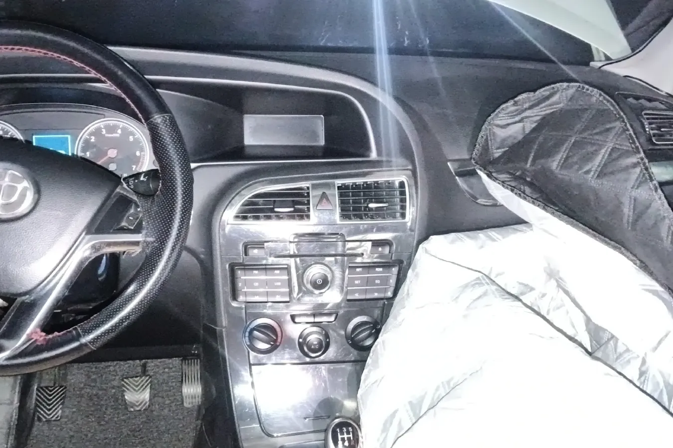 2012 Brilliance Auto V5 1.5T 136HP L4 5MT,autocango,china used car exporter,china ev exporter,chinese used car exporter,chinese used ev exporter