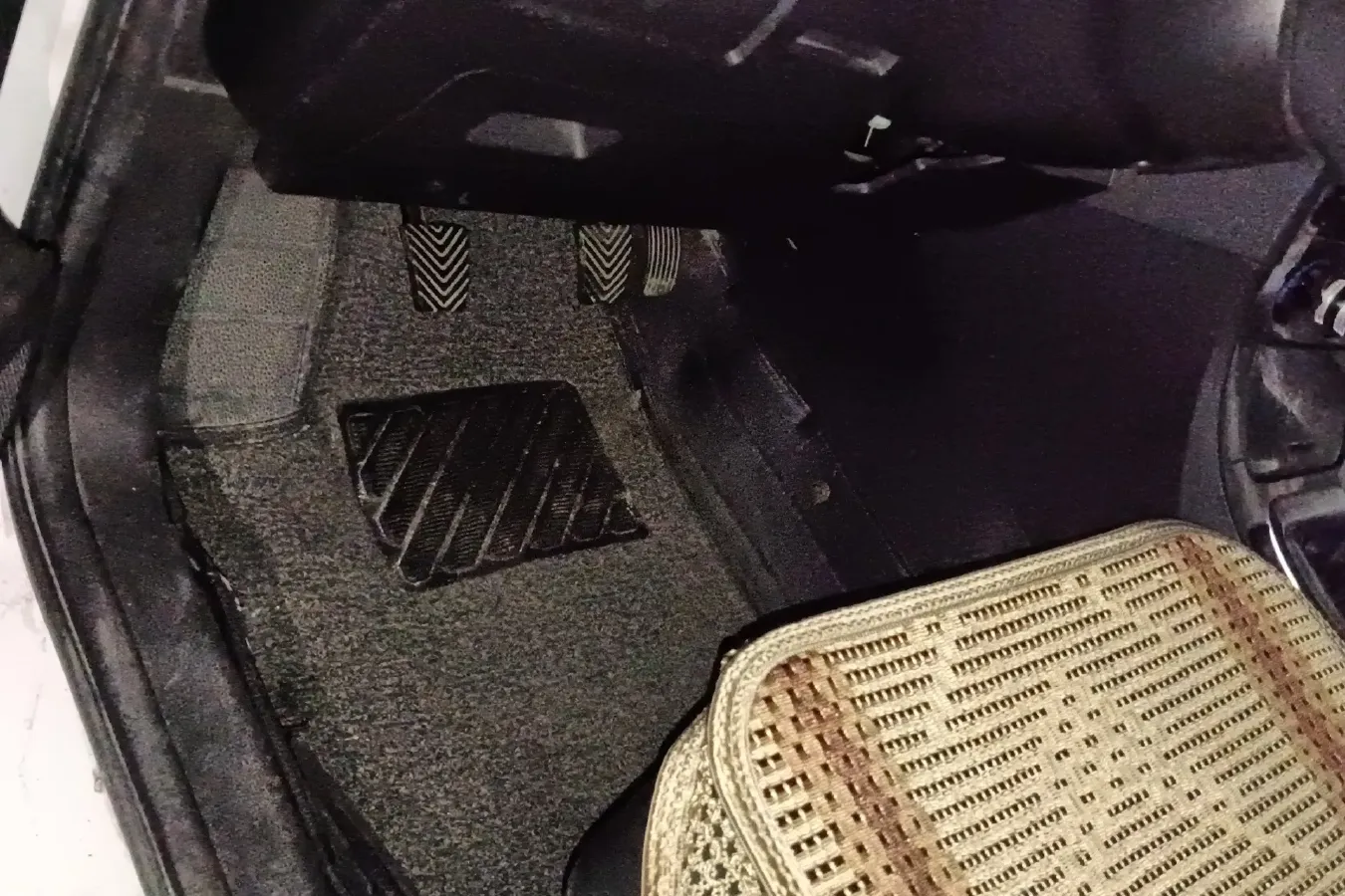 2012 Brilliance Auto V5 1.5T 136HP L4 5MT,autocango,china used car exporter,china ev exporter,chinese used car exporter,chinese used ev exporter