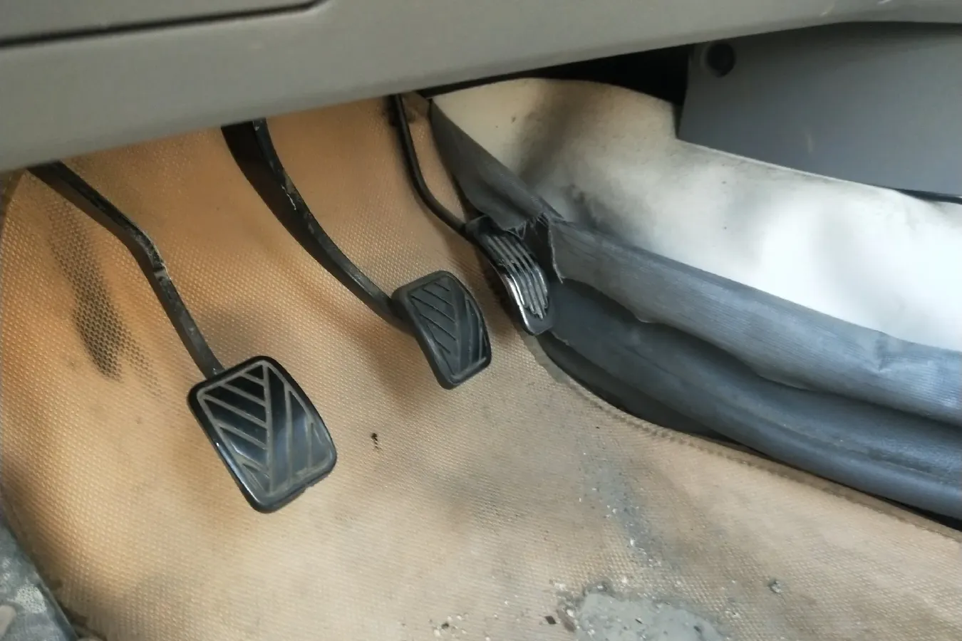 2014 BAIC WeiWang M20 1.5L 102HP L4 5MT,autocango,china used car exporter,china ev exporter,chinese used car exporter,chinese used ev exporter