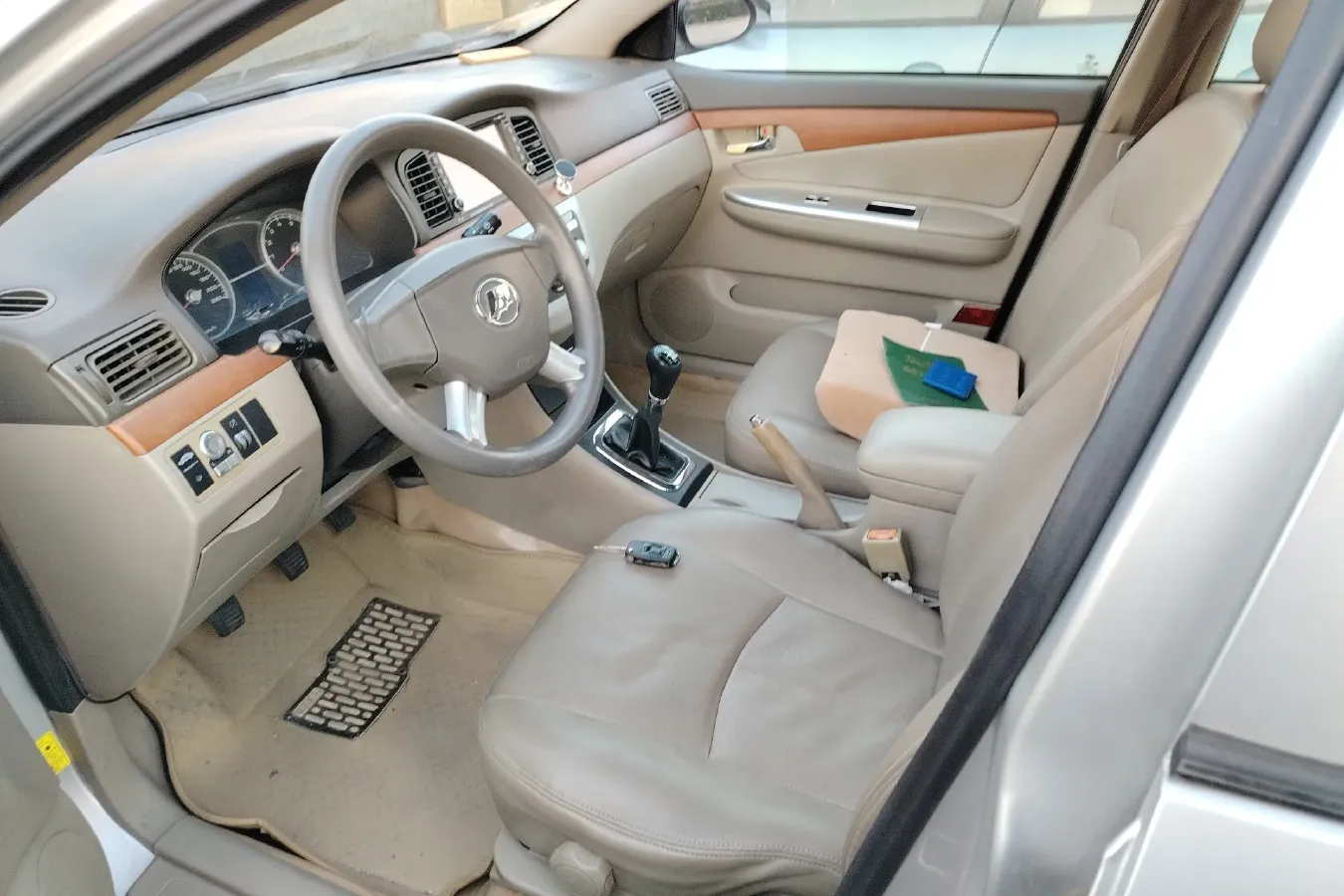 2010 LiFan 620 1.5L 94HP L4 5MT,autocango,china used car exporter,china ev exporter,chinese used car exporter,chinese used ev exporter