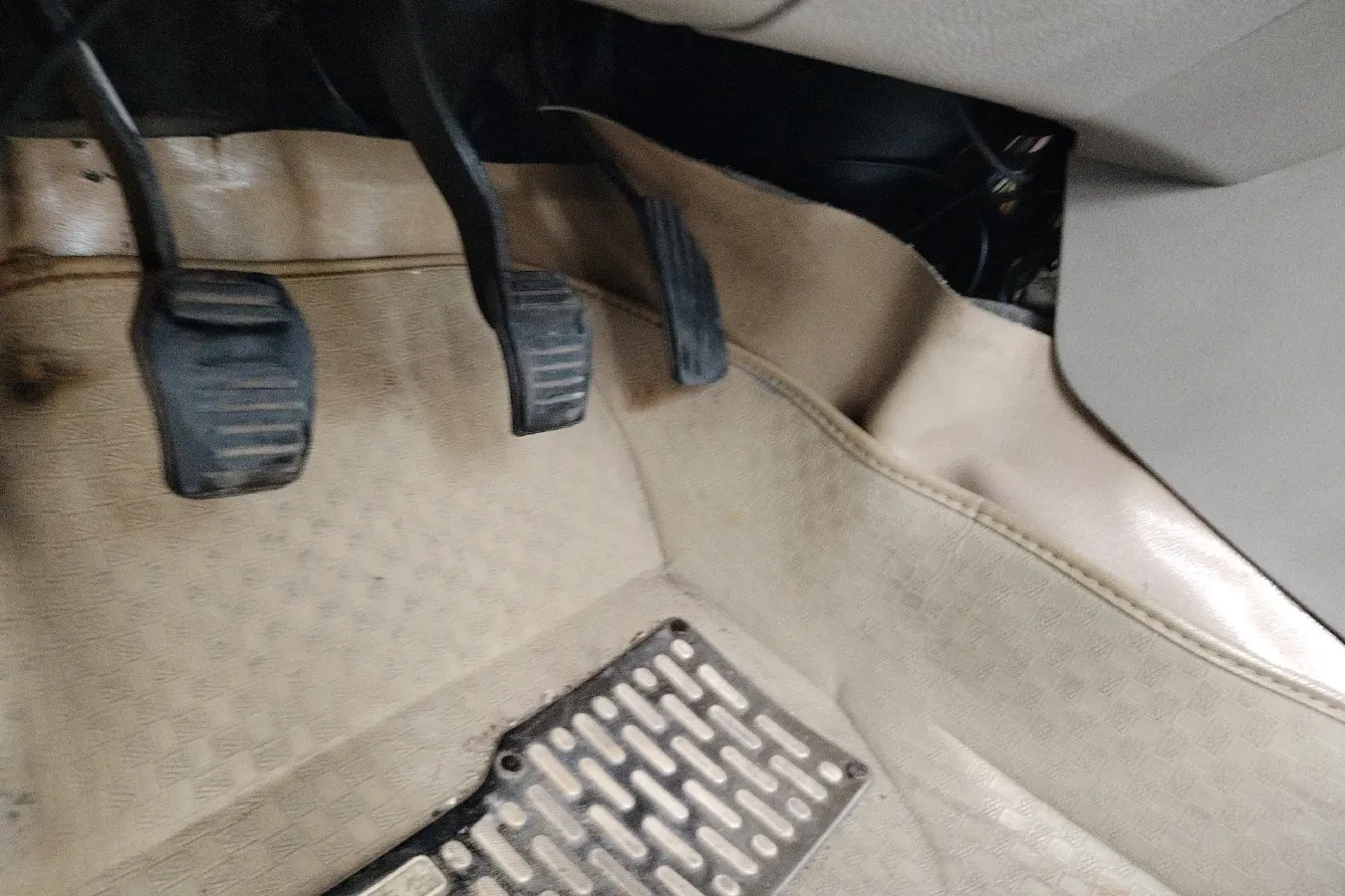 2010 LiFan 620 1.5L 94HP L4 5MT,autocango,china used car exporter,china ev exporter,chinese used car exporter,chinese used ev exporter