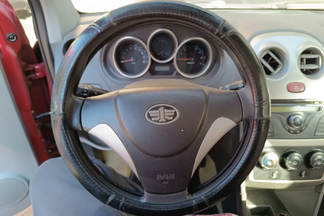 2010 FAW Vita V2 1.3L 91HP L4 5MT,autocango,china used car exporter,china ev exporter,chinese used car exporter,chinese used ev exporter