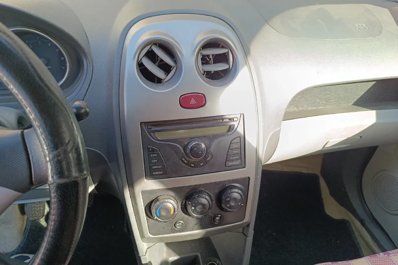 2010 FAW Vita V2 1.3L 91HP L4 5MT,autocango,china used car exporter,china ev exporter,chinese used car exporter,chinese used ev exporter