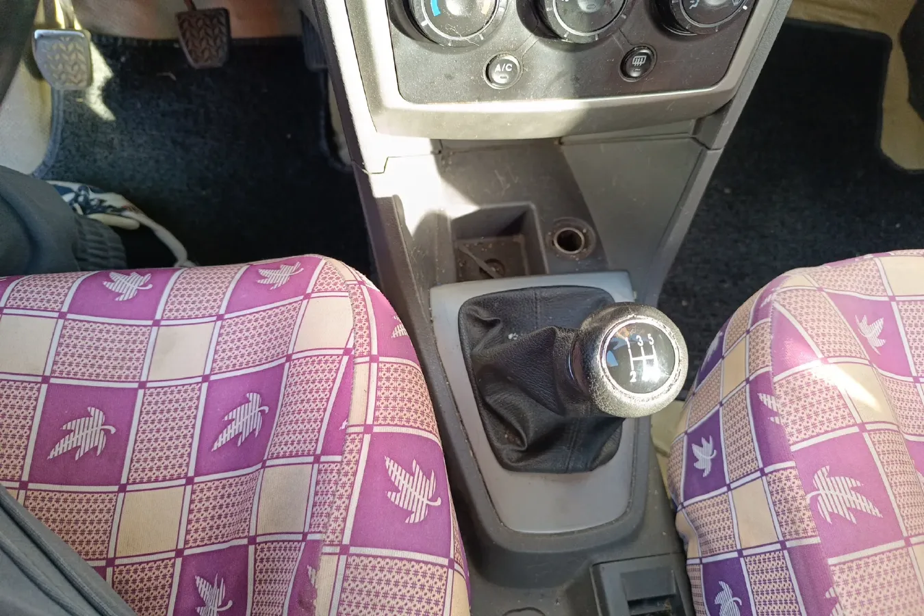 2010 FAW Vita V2 1.3L 91HP L4 5MT,autocango,china used car exporter,china ev exporter,chinese used car exporter,chinese used ev exporter