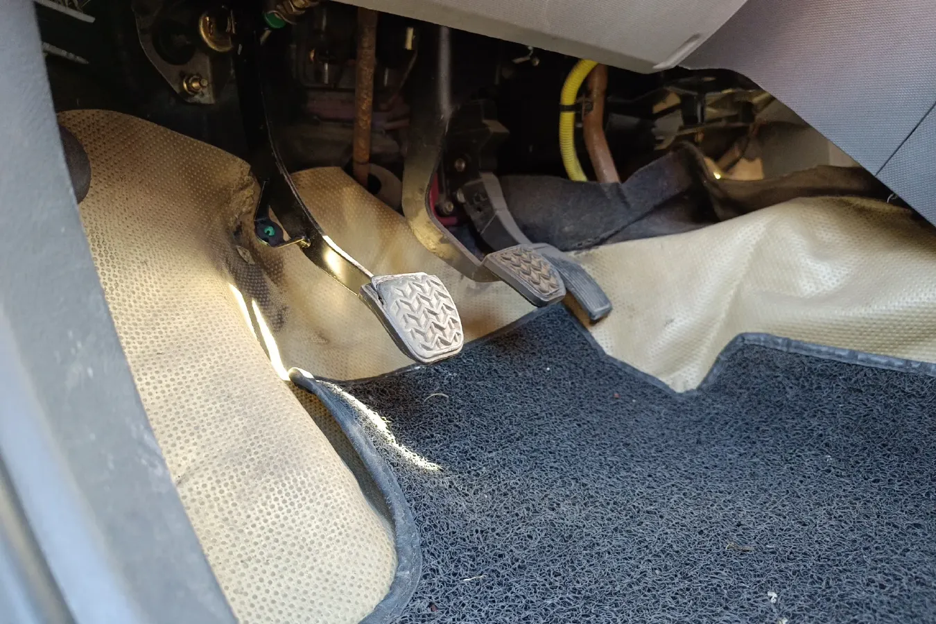 2010 FAW Vita V2 1.3L 91HP L4 5MT,autocango,china used car exporter,china ev exporter,chinese used car exporter,chinese used ev exporter