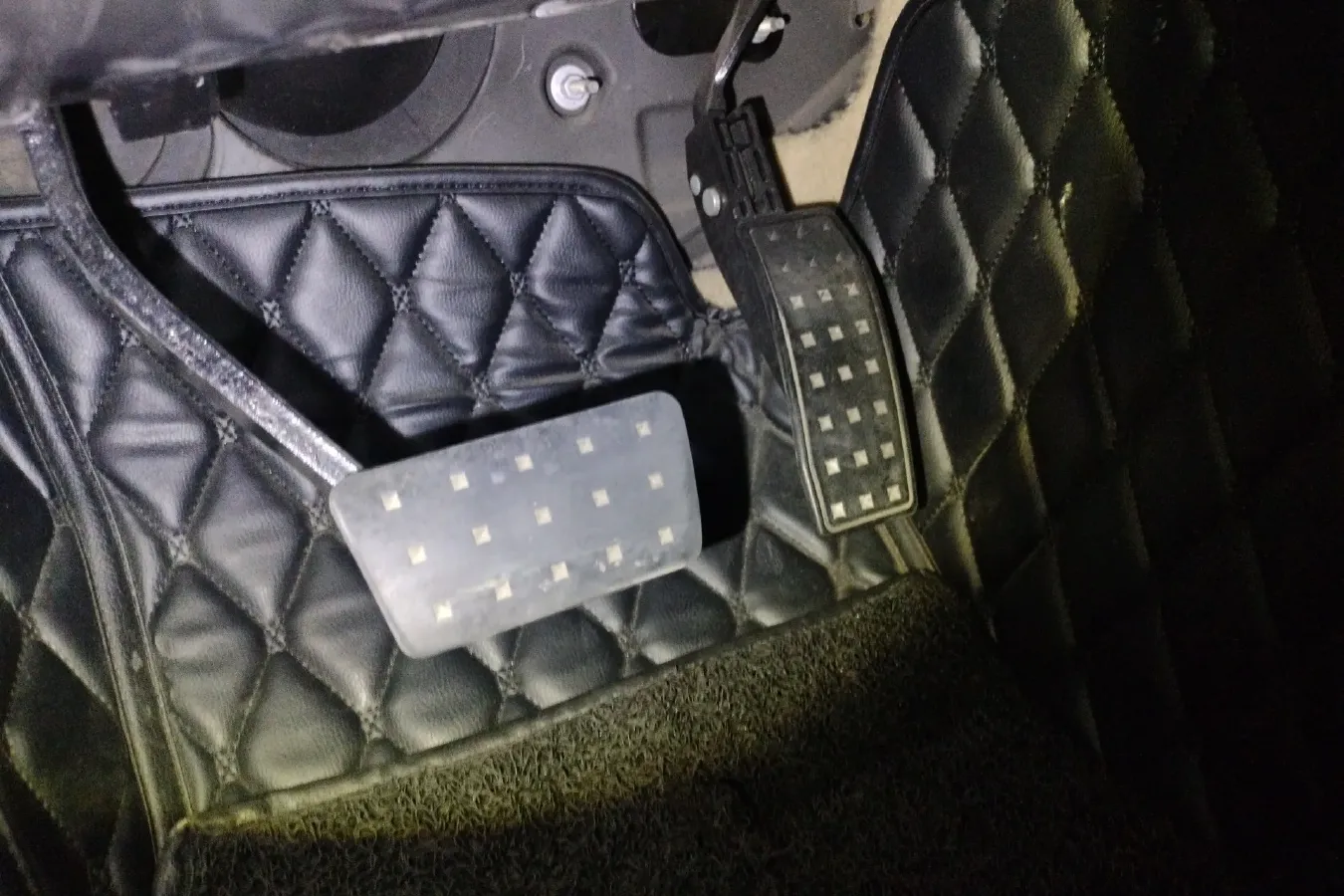 2011 Cadillac SLS 2.0T 262HP L4 6AT,autocango,china used car exporter,china ev exporter,chinese used car exporter,chinese used ev exporter