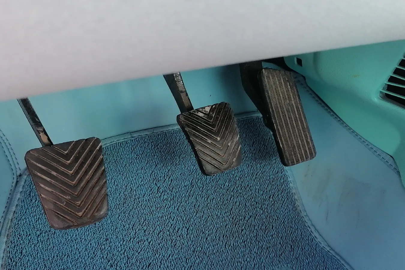 2010 JAC HeYue 1.5L 103HP L4 5MT,autocango,china used car exporter,china ev exporter,chinese used car exporter,chinese used ev exporter