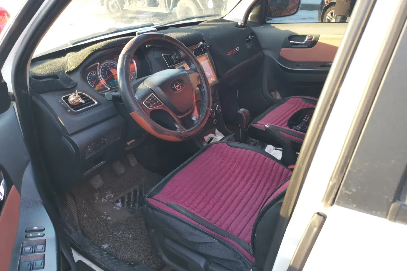 2013 HaiMa S7 2.0L 150HP L4 5MT,autocango,china used car exporter,china ev exporter,chinese used car exporter,chinese used ev exporter