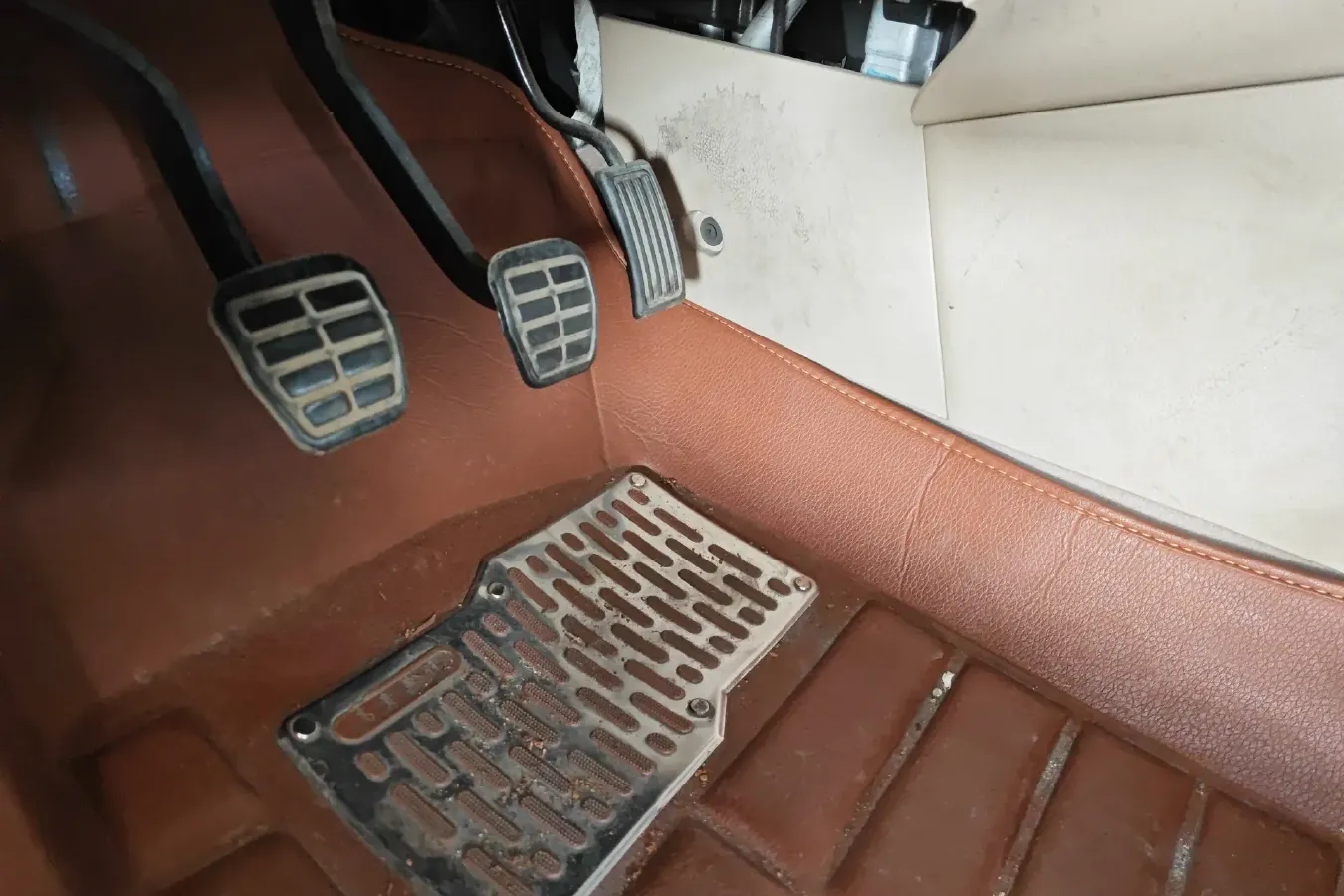 2011 Chery E5 1.5L 109HP L4 5MT,autocango,china used car exporter,china ev exporter,chinese used car exporter,chinese used ev exporter