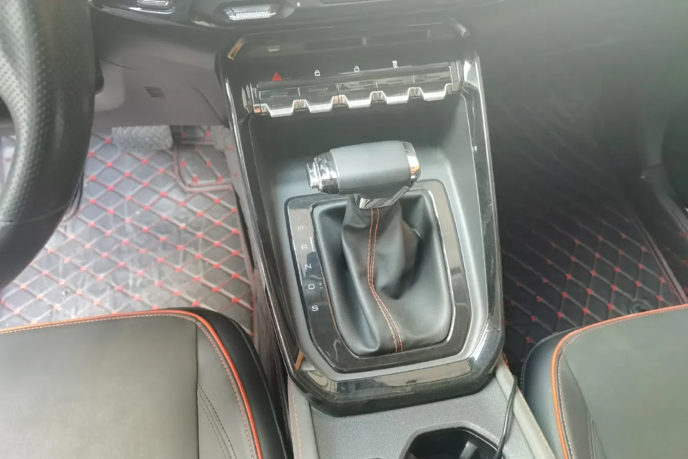 2020 BaoJun RS-3 1.5L 105HP L4 CVT,autocango,china used car exporter,china ev exporter,chinese used car exporter,chinese used ev exporter