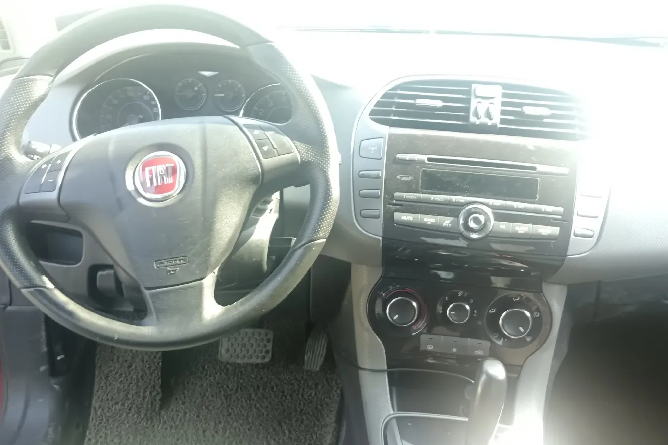 2011 Fiat Bravo 1.4T 120HP L4 6AMT,autocango,china used car exporter,china ev exporter,chinese used car exporter,chinese used ev exporter