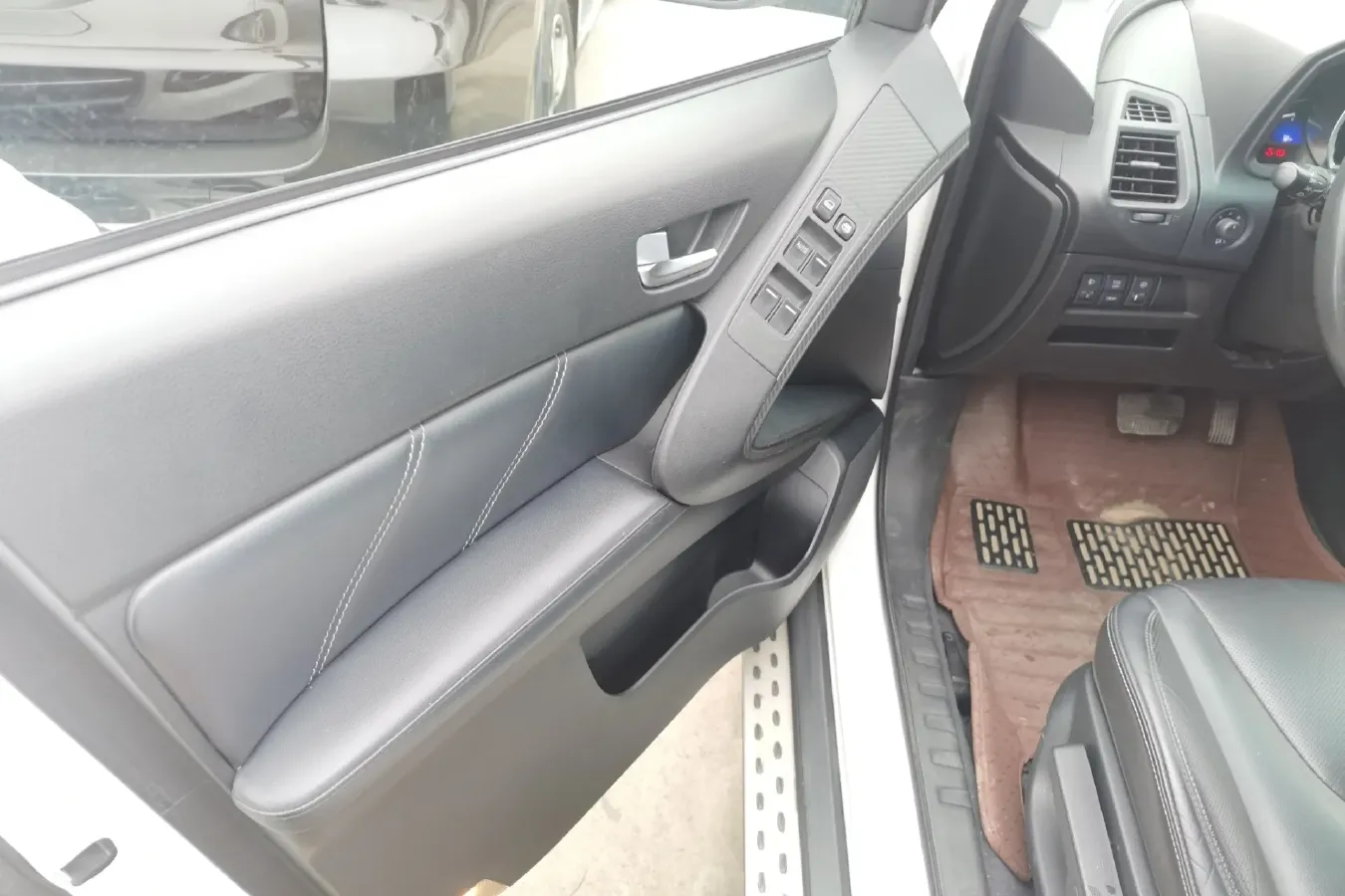 2015 Luxgen 6 SUV 1.8T 180HP L4 6AT,autocango,china used car exporter,china ev exporter,chinese used car exporter,chinese used ev exporter