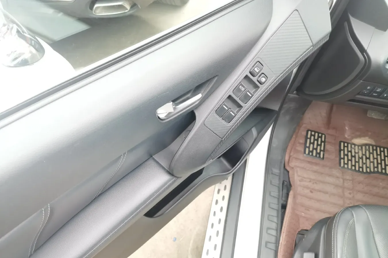 2015 Luxgen 6 SUV 1.8T 180HP L4 6AT,autocango,china used car exporter,china ev exporter,chinese used car exporter,chinese used ev exporter