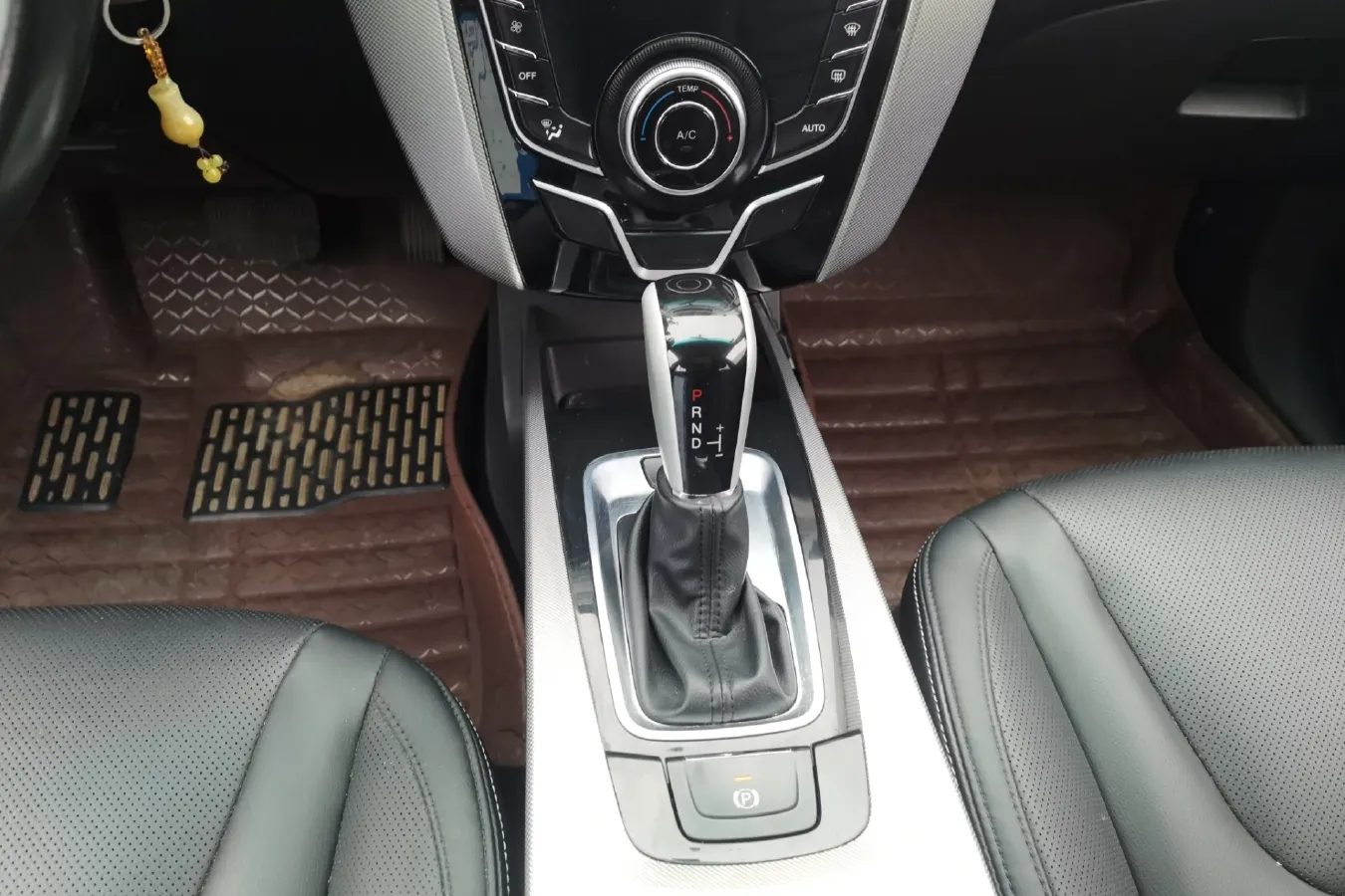 2015 Luxgen 6 SUV 1.8T 180HP L4 6AT,autocango,china used car exporter,china ev exporter,chinese used car exporter,chinese used ev exporter