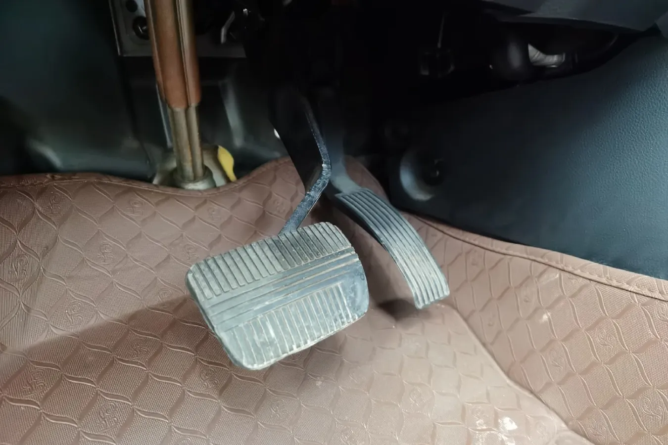 2015 Luxgen 6 SUV 1.8T 180HP L4 6AT,autocango,china used car exporter,china ev exporter,chinese used car exporter,chinese used ev exporter