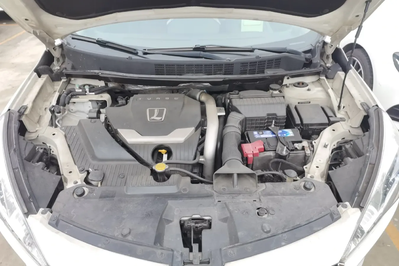 2015 Luxgen 6 SUV 1.8T 180HP L4 6AT,autocango,china used car exporter,china ev exporter,chinese used car exporter,chinese used ev exporter