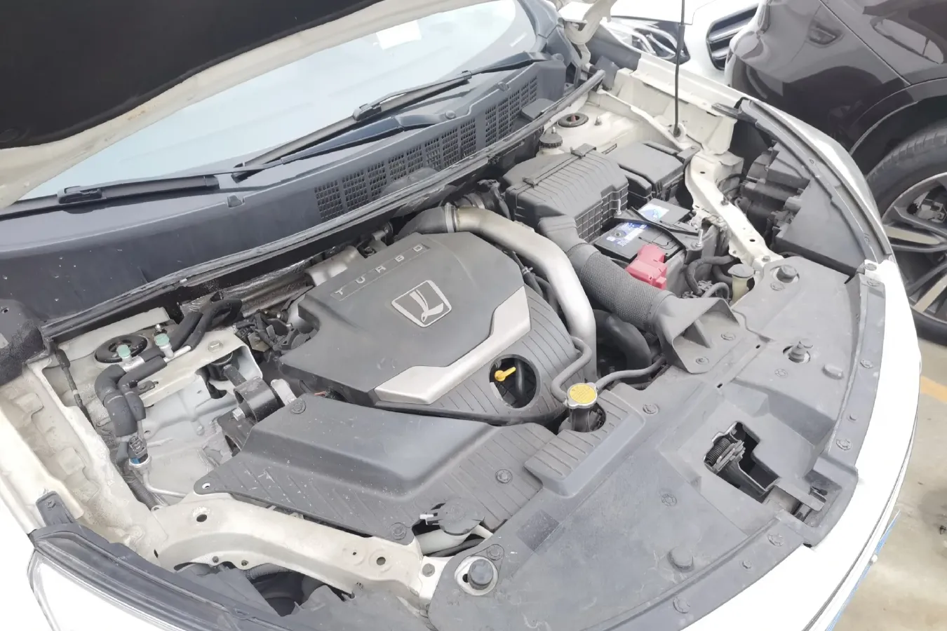 2015 Luxgen 6 SUV 1.8T 180HP L4 6AT,autocango,china used car exporter,china ev exporter,chinese used car exporter,chinese used ev exporter