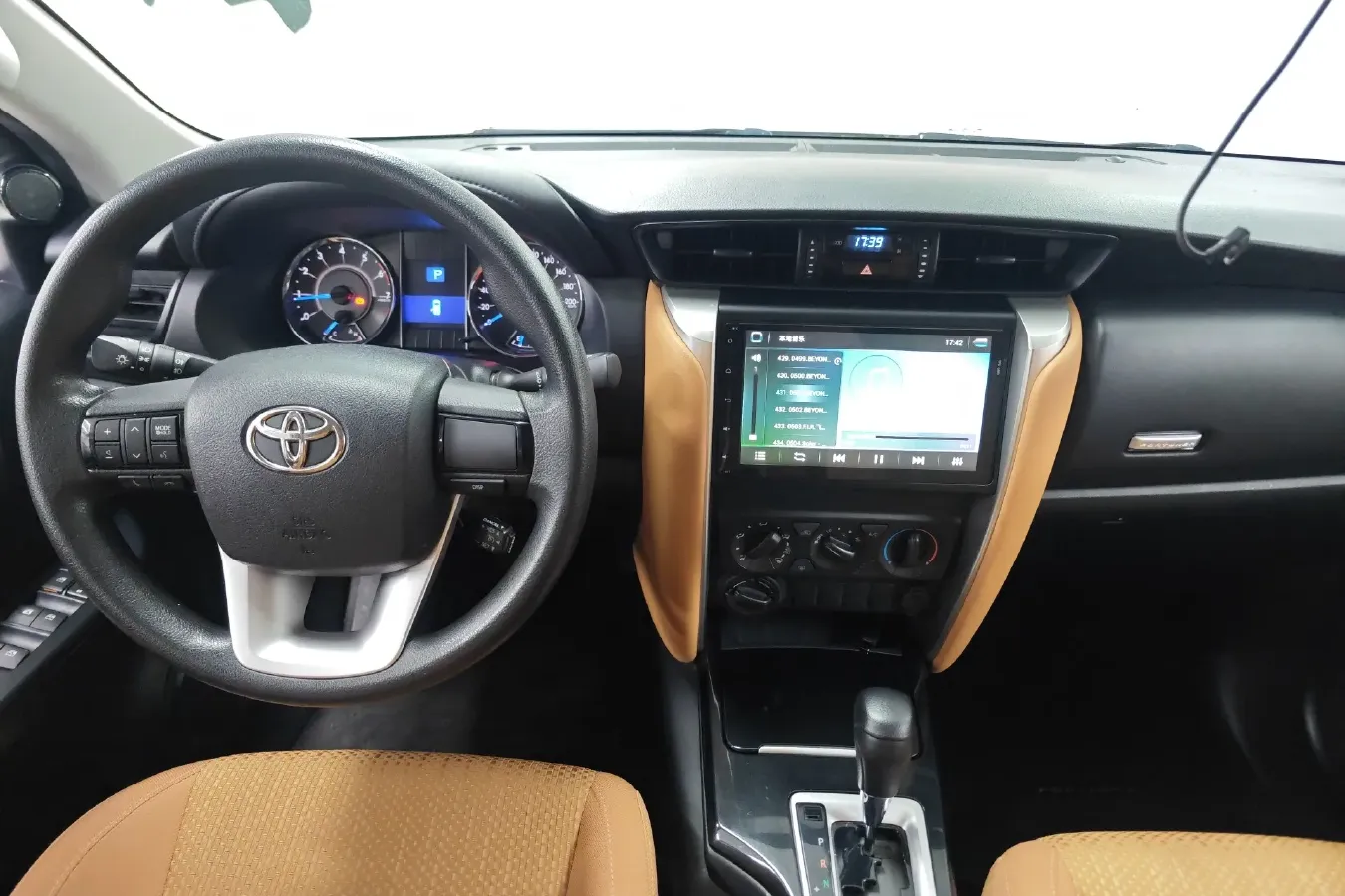 2016 Toyota Fortuner 2.7L 163HP L4 6AT,autocango,china used car exporter,china ev exporter,chinese used car exporter,chinese used ev exporter