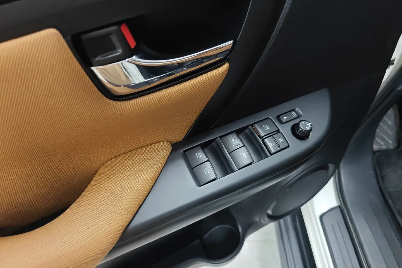 2016 Toyota Fortuner 2.7L 163HP L4 6AT,autocango,china used car exporter,china ev exporter,chinese used car exporter,chinese used ev exporter