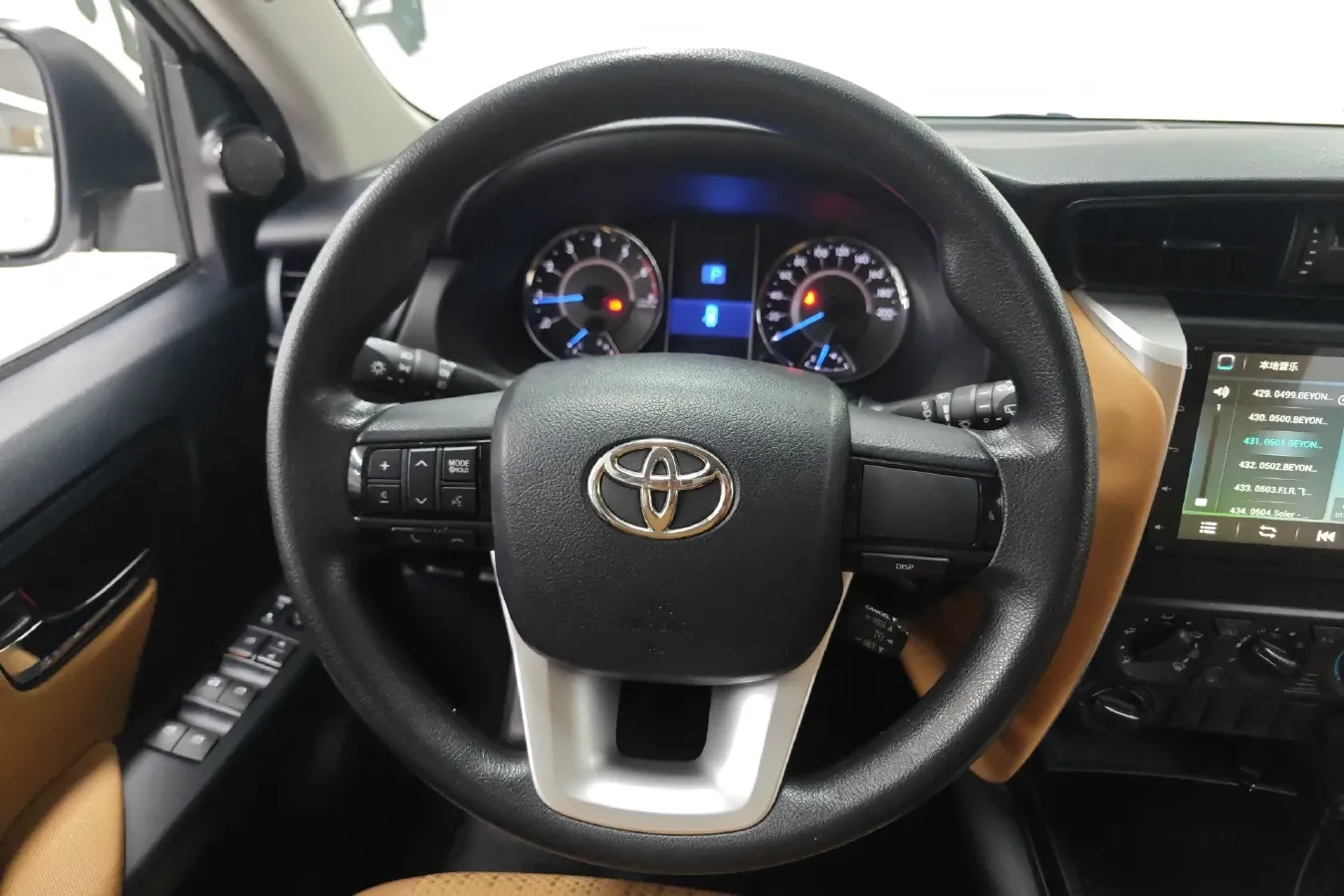2016 Toyota Fortuner 2.7L 163HP L4 6AT,autocango,china used car exporter,china ev exporter,chinese used car exporter,chinese used ev exporter