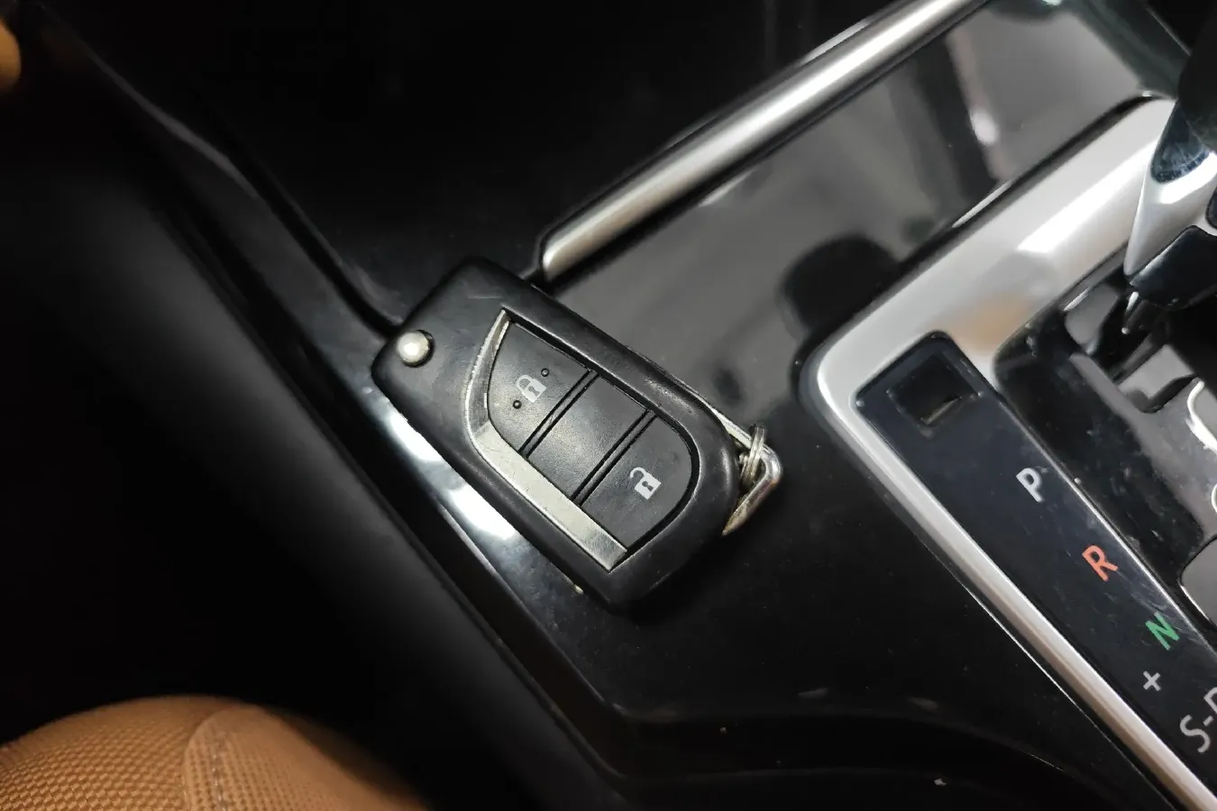 2016 Toyota Fortuner 2.7L 163HP L4 6AT,autocango,china used car exporter,china ev exporter,chinese used car exporter,chinese used ev exporter