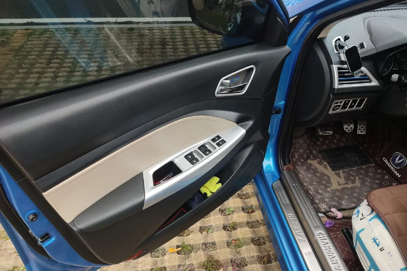 2015 ChangAn Alsvin V7 1.6L 124HP L4 5MT,autocango,china used car exporter,china ev exporter,chinese used car exporter,chinese used ev exporter