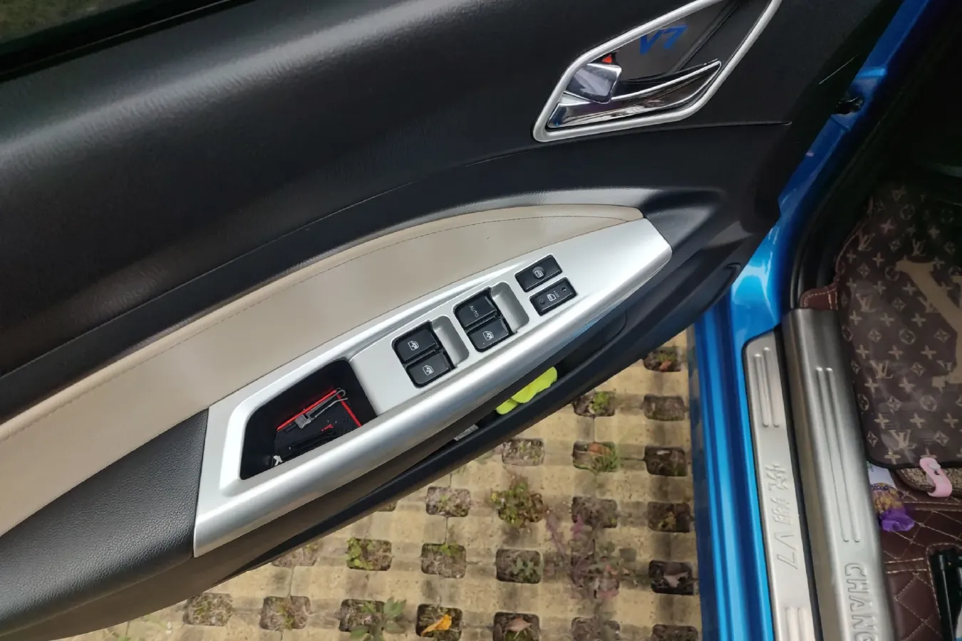 2015 ChangAn Alsvin V7 1.6L 124HP L4 5MT,autocango,china used car exporter,china ev exporter,chinese used car exporter,chinese used ev exporter