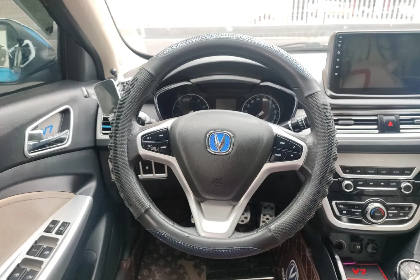 2015 ChangAn Alsvin V7 1.6L 124HP L4 5MT,autocango,china used car exporter,china ev exporter,chinese used car exporter,chinese used ev exporter