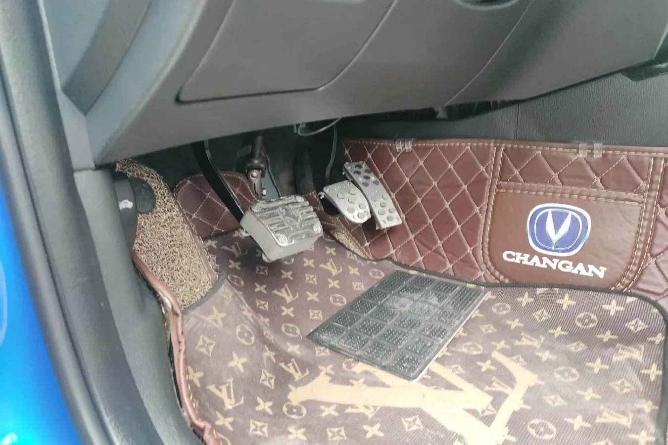 2015 ChangAn Alsvin V7 1.6L 124HP L4 5MT,autocango,china used car exporter,china ev exporter,chinese used car exporter,chinese used ev exporter