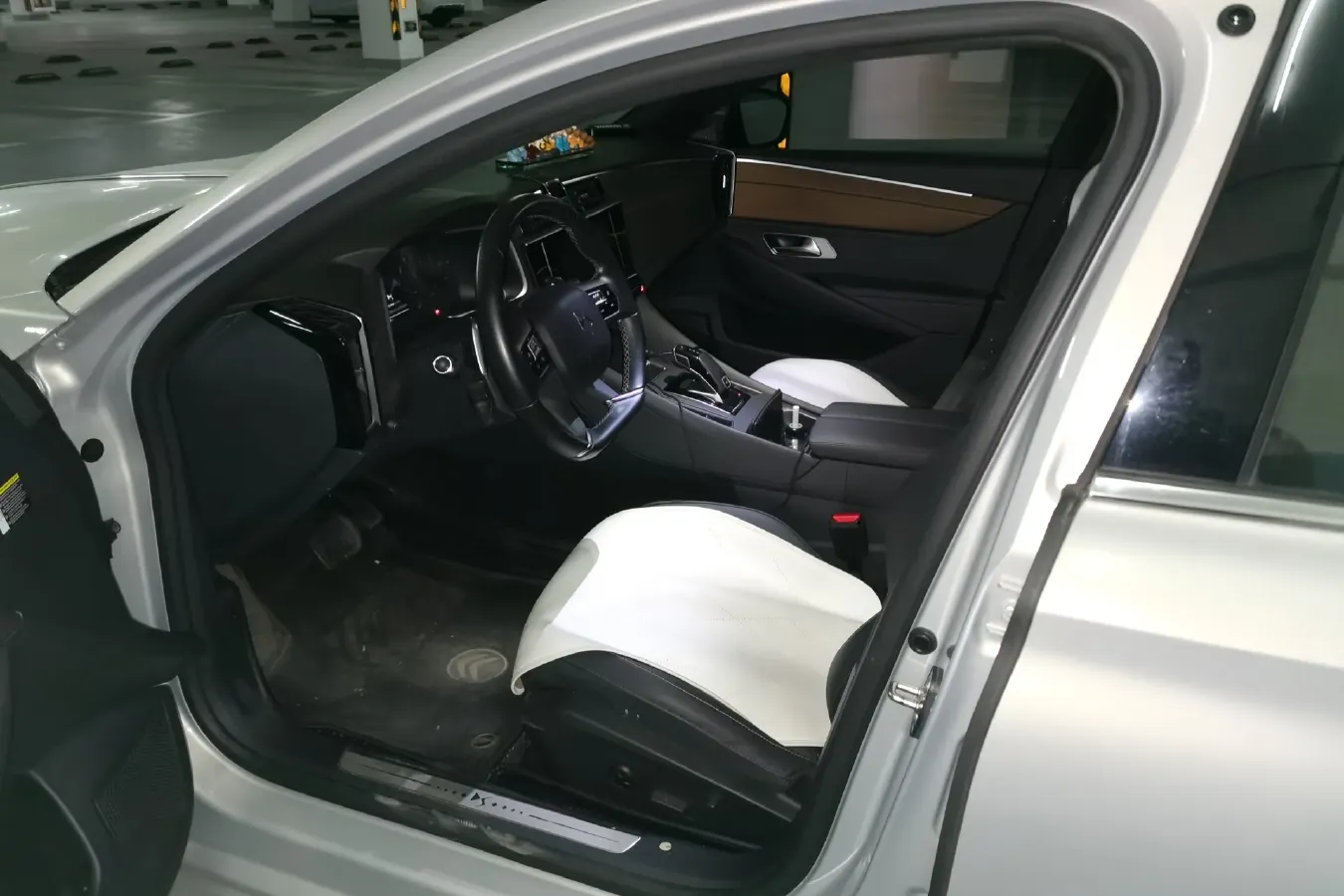 2021 DS 9 1.6T 215HP L4 8AT,autocango,china used car exporter,china ev exporter,chinese used car exporter,chinese used ev exporter