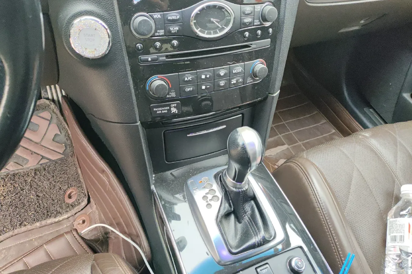 2013 Infiniti QX70 3.7L 351HP V6 7AT,autocango,china used car exporter,china ev exporter,chinese used car exporter,chinese used ev exporter