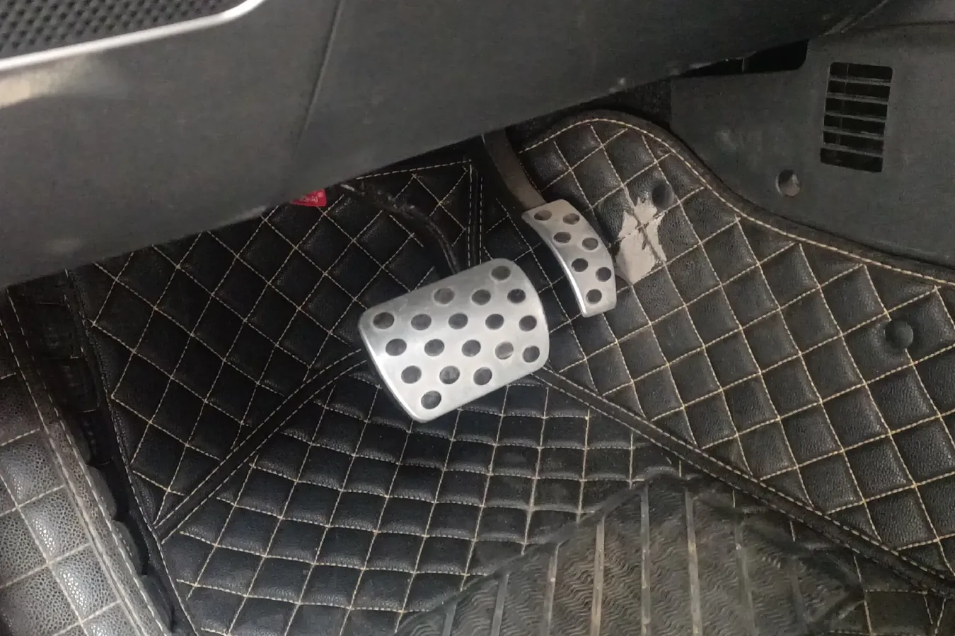 2019 BeiJing F40 2.3T 250HP L4 6AT,autocango,china used car exporter,china ev exporter,chinese used car exporter,chinese used ev exporter