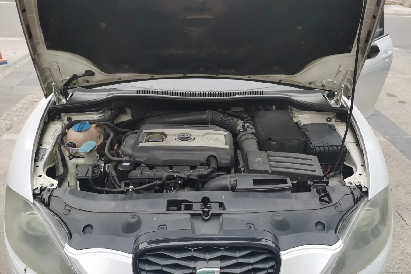 2012 Seat Leon 2.0T 211HP L4 6DCT,autocango,china used car exporter,china ev exporter,chinese used car exporter,chinese used ev exporter