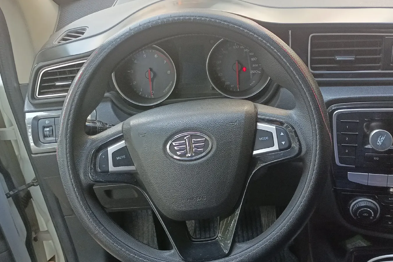 2017 FAW Jumpal D60 1.5L 113HP L4 5MT,autocango,china used car exporter,china ev exporter,chinese used car exporter,chinese used ev exporter