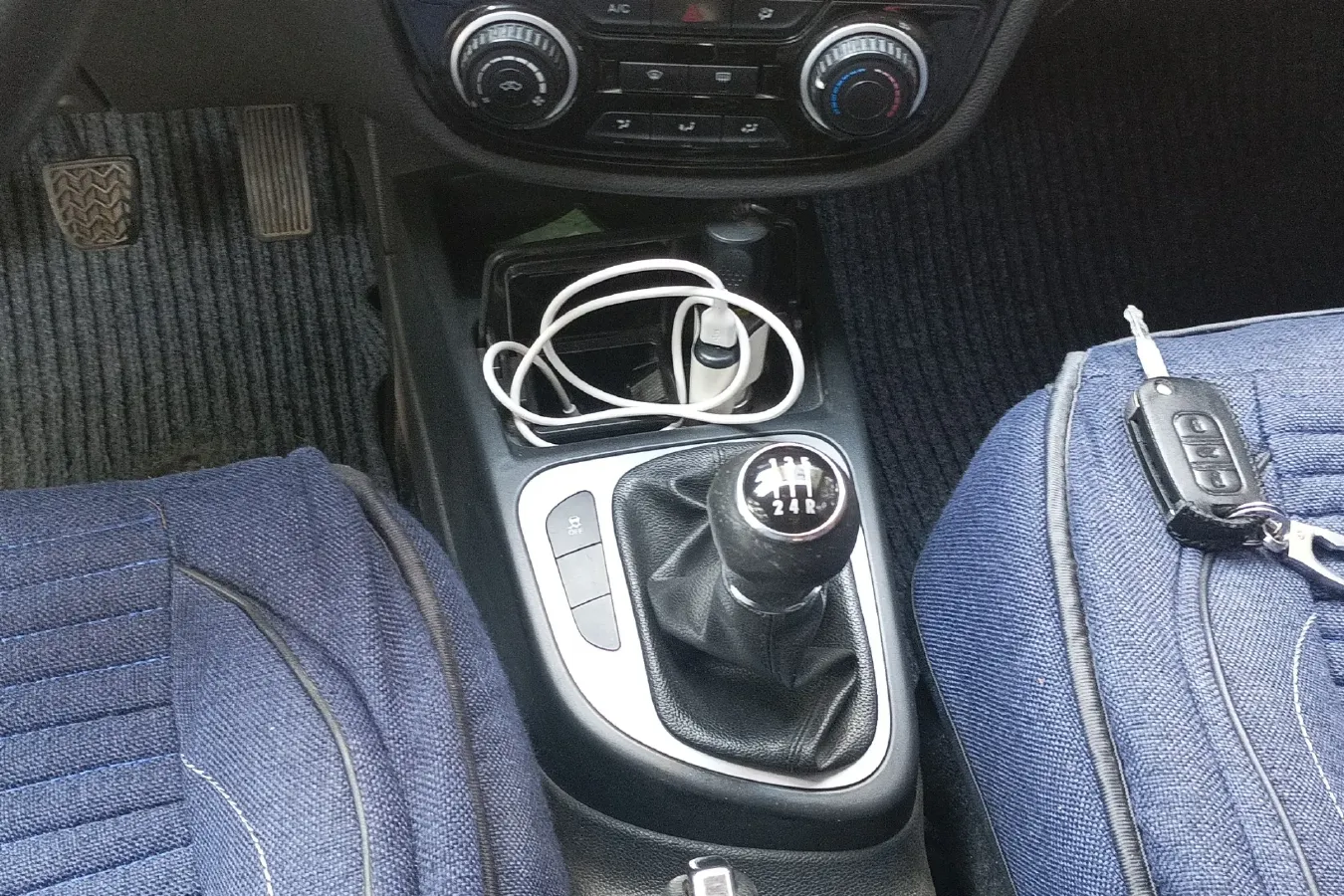 2017 FAW Jumpal D60 1.5L 113HP L4 5MT,autocango,china used car exporter,china ev exporter,chinese used car exporter,chinese used ev exporter