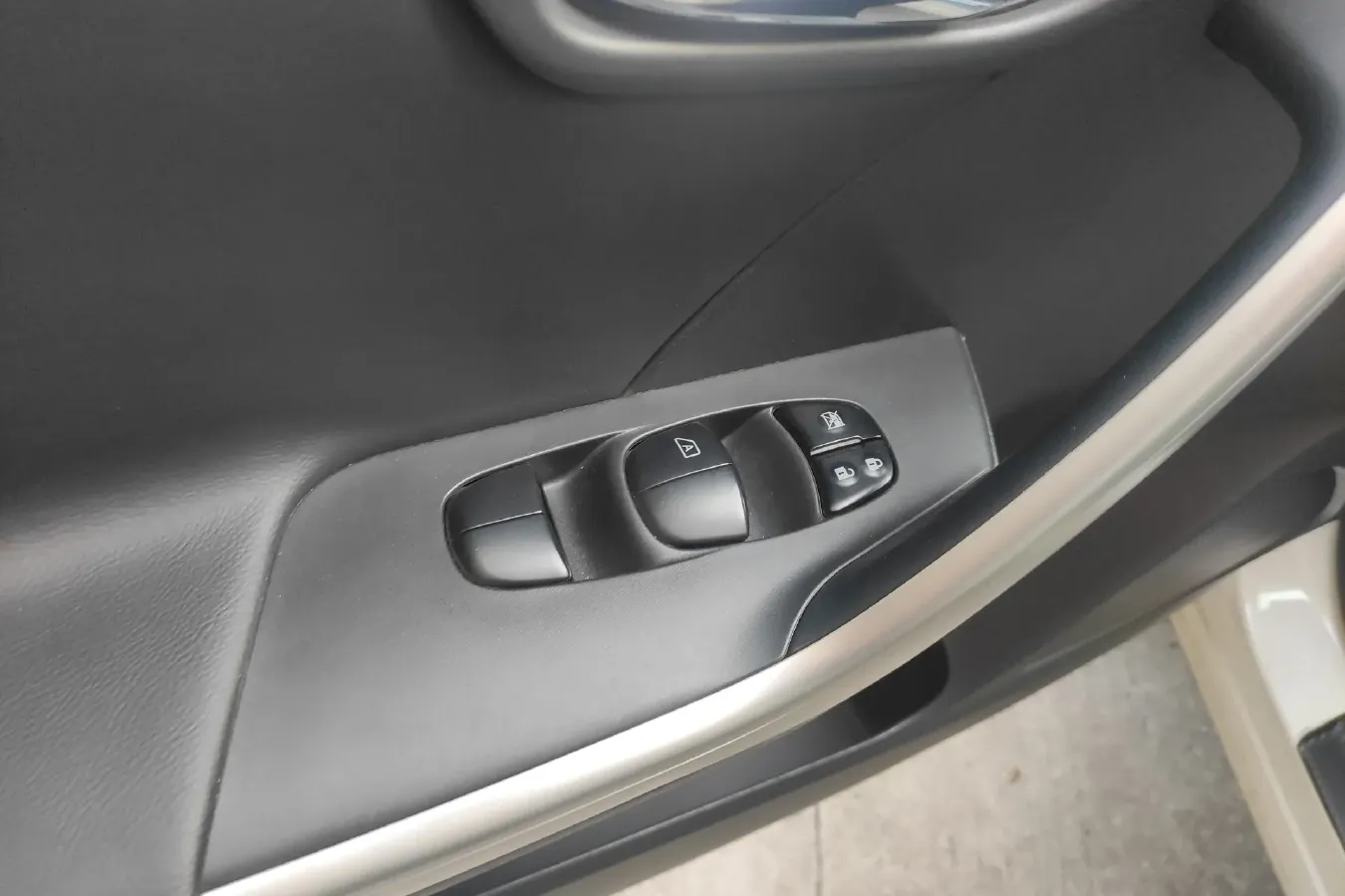 2018 Venucia T90 2.0L 144HP L4 CVT,autocango,china used car exporter,china ev exporter,chinese used car exporter,chinese used ev exporter