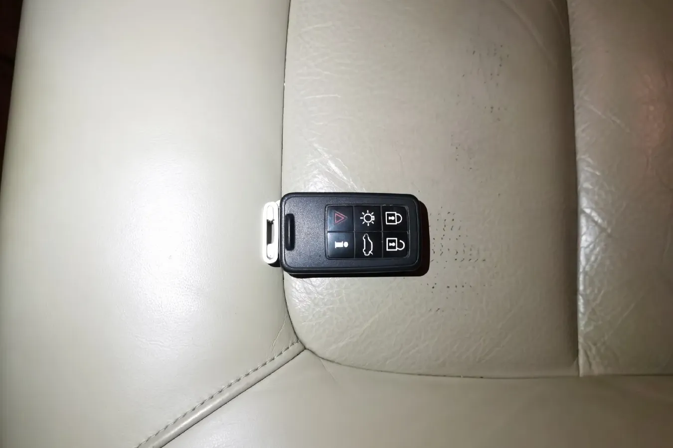 2010 Volvo S80L 2.5T 200HP L5 6AT,autocango,china used car exporter,china ev exporter,chinese used car exporter,chinese used ev exporter