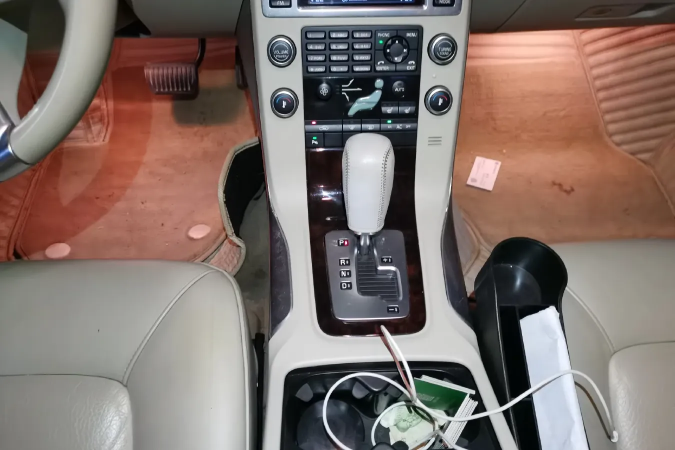 2010 Volvo S80L 2.5T 200HP L5 6AT,autocango,china used car exporter,china ev exporter,chinese used car exporter,chinese used ev exporter