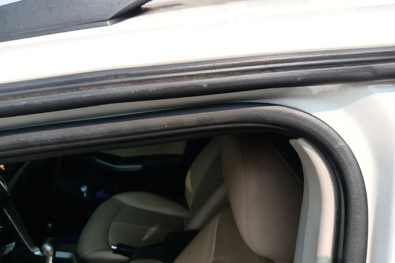 2016 Venucia T70 2.0L 144HP L4 CVT,autocango,china used car exporter,china ev exporter,chinese used car exporter,chinese used ev exporter