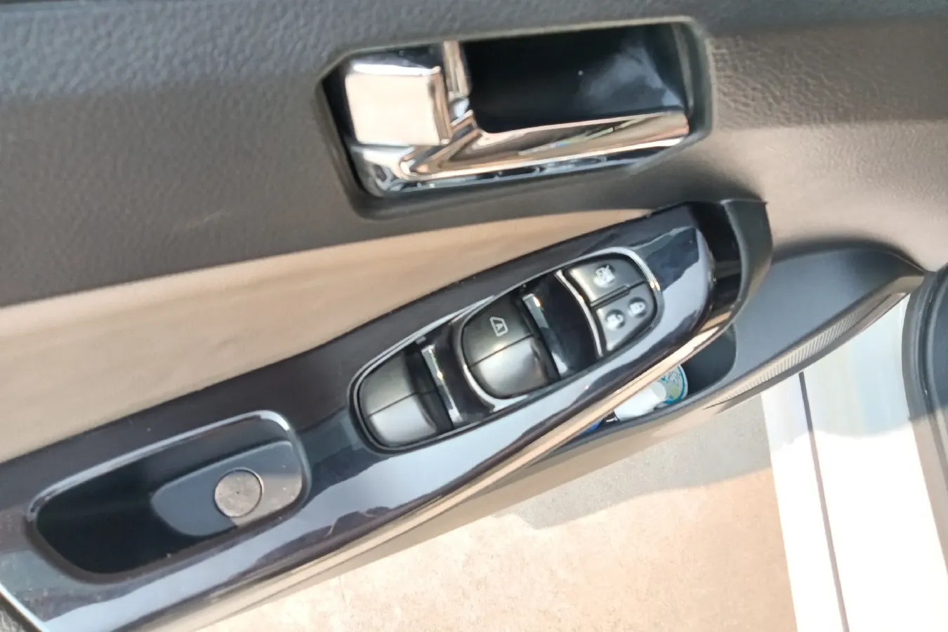 2016 Venucia T70 2.0L 144HP L4 CVT,autocango,china used car exporter,china ev exporter,chinese used car exporter,chinese used ev exporter