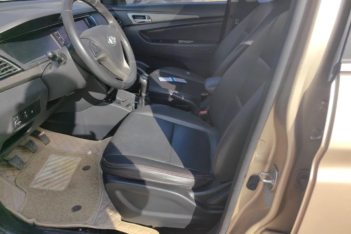 2016 ChangAn Kaicene A600 1.5L 114HP L4 5MT,autocango,china used car exporter,china ev exporter,chinese used car exporter,chinese used ev exporter